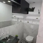 Apartment Spacious 2 Bdrm In Center *