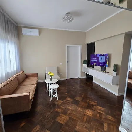 Spacious 2 Bdrm In Center