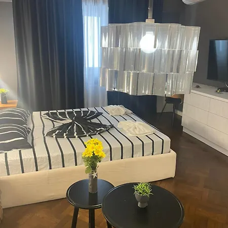 דירה Spacious 2 Bdrm In Center *