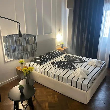 Spacious 2 Bdrm In Center Apartman