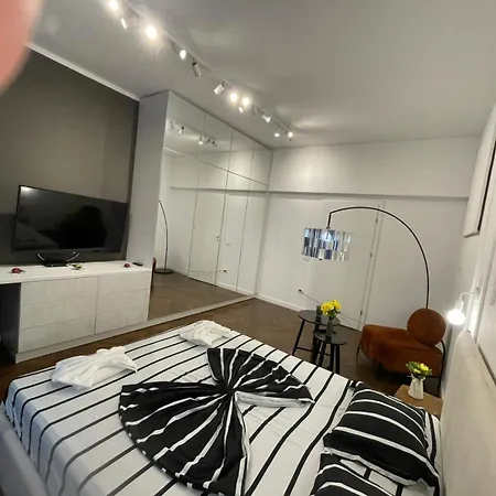 Spacious 2 Bdrm In Center *