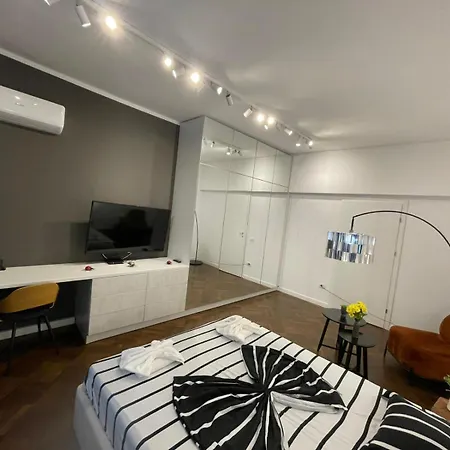 Spacious 2 Bdrm In Center דירה בוקרשט