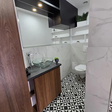 Spacious 2 Bdrm In Center * 布加勒斯特
