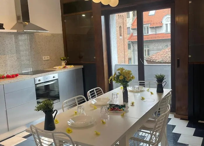 Spacious 2 Bdrm In Center