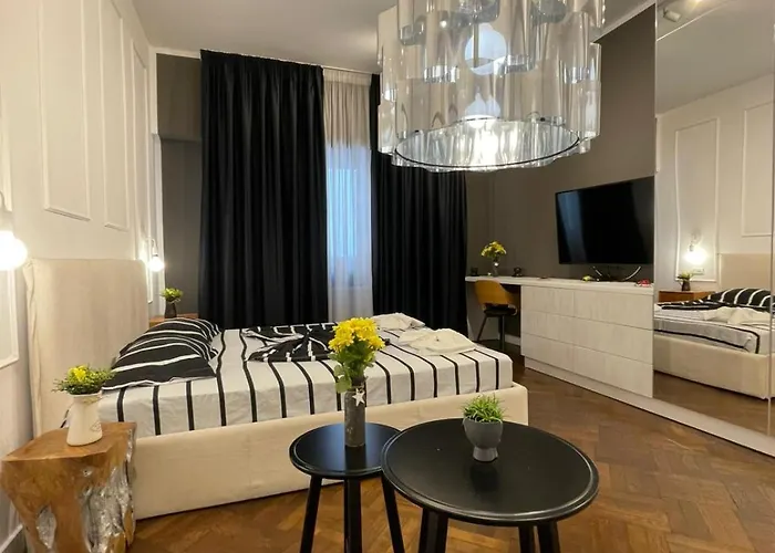 Spacious 2 Bdrm In Center Lägenhet *