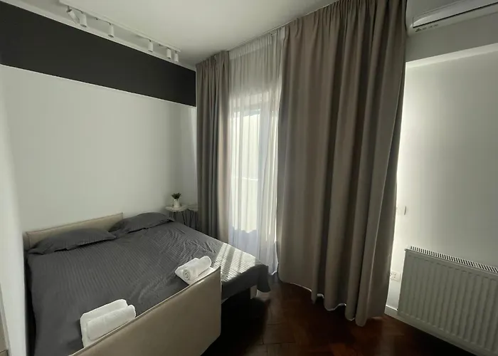 Spacious 2 Bdrm In Center