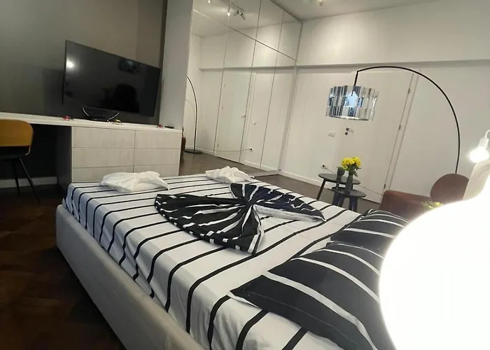 Spacious 2 Bdrm In Center * 布加勒斯特