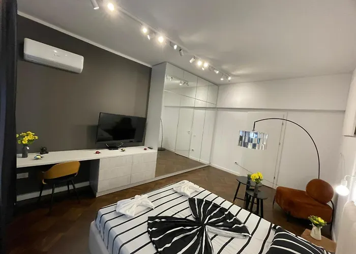 Spacious 2 Bdrm In Center 公寓 布加勒斯特