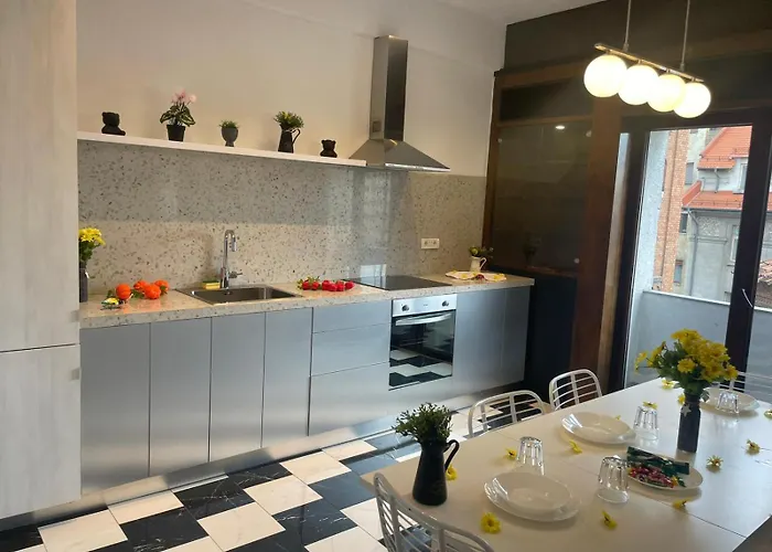 Daire Spacious 2 Bdrm In Center *