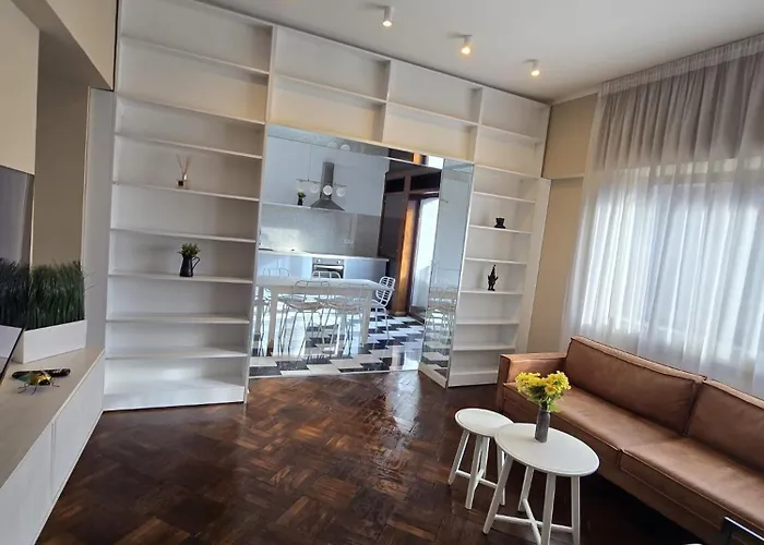 Spacious 2 Bdrm In Center Bükreş