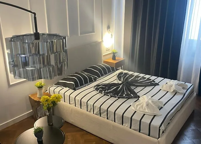 Spacious 2 Bdrm In Center Daire
